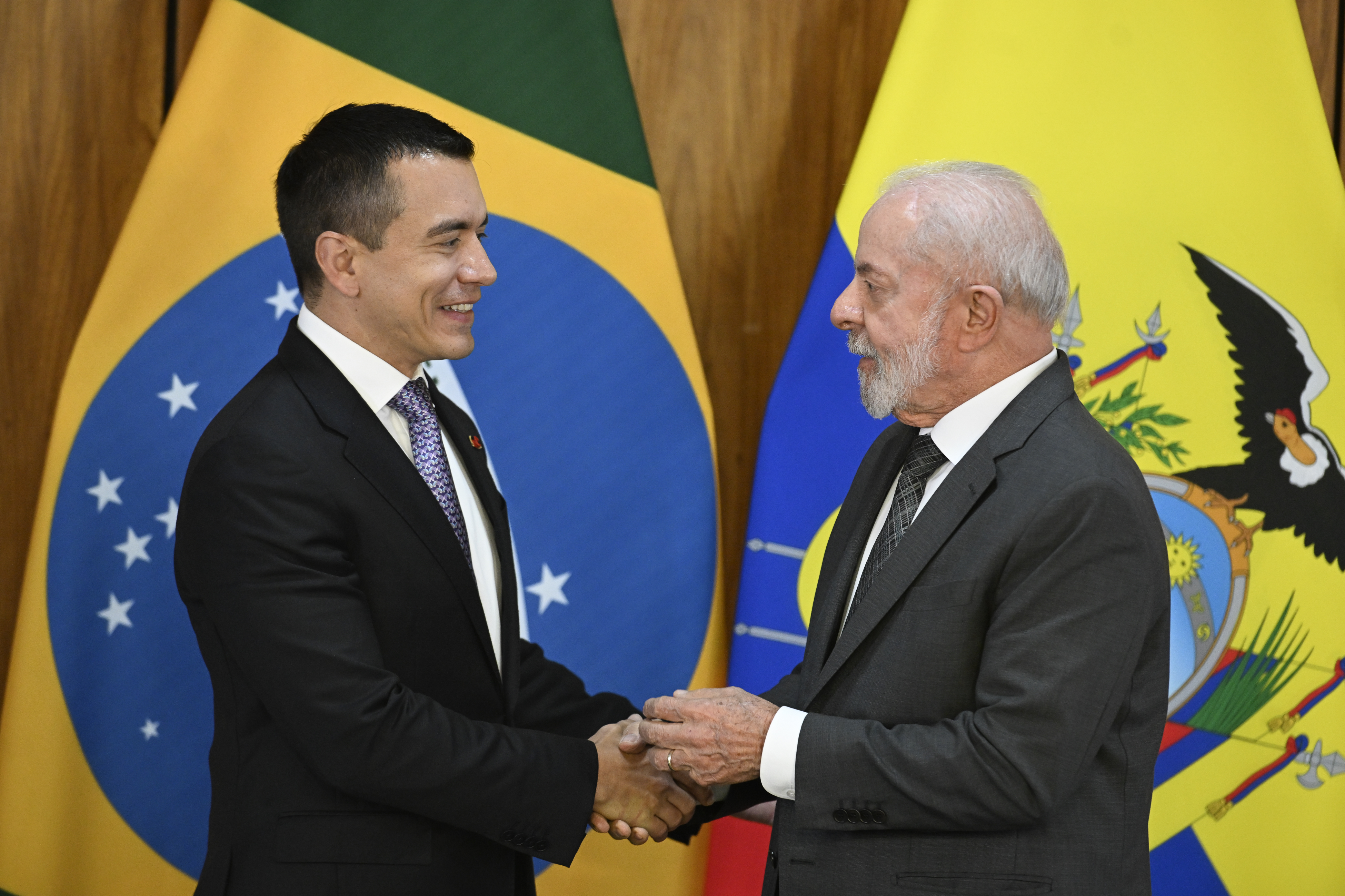 Lula recebe presidente do Equador e alfineta Trump: ‘Firmeza na defesa da independência’