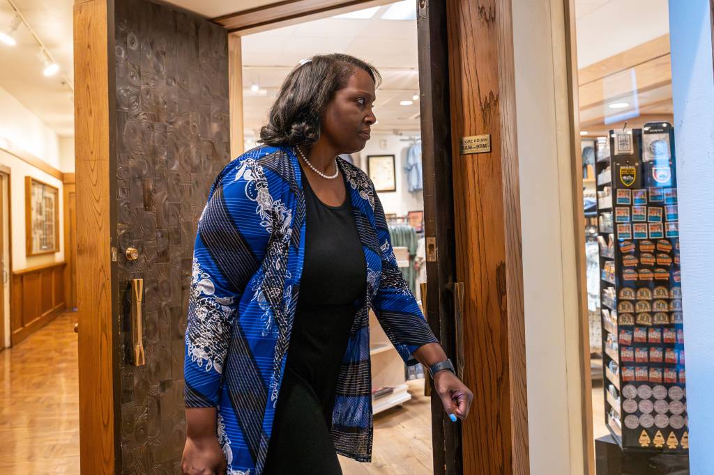 Quem é Lisa Cook, a diretora que Donald Trump quer demitir do Fed