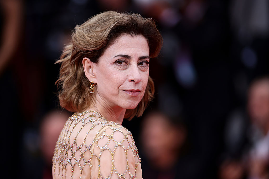 Ela ainda está aqui: a poderosa mensagem de Fernanda Torres sobre elegância em Veneza