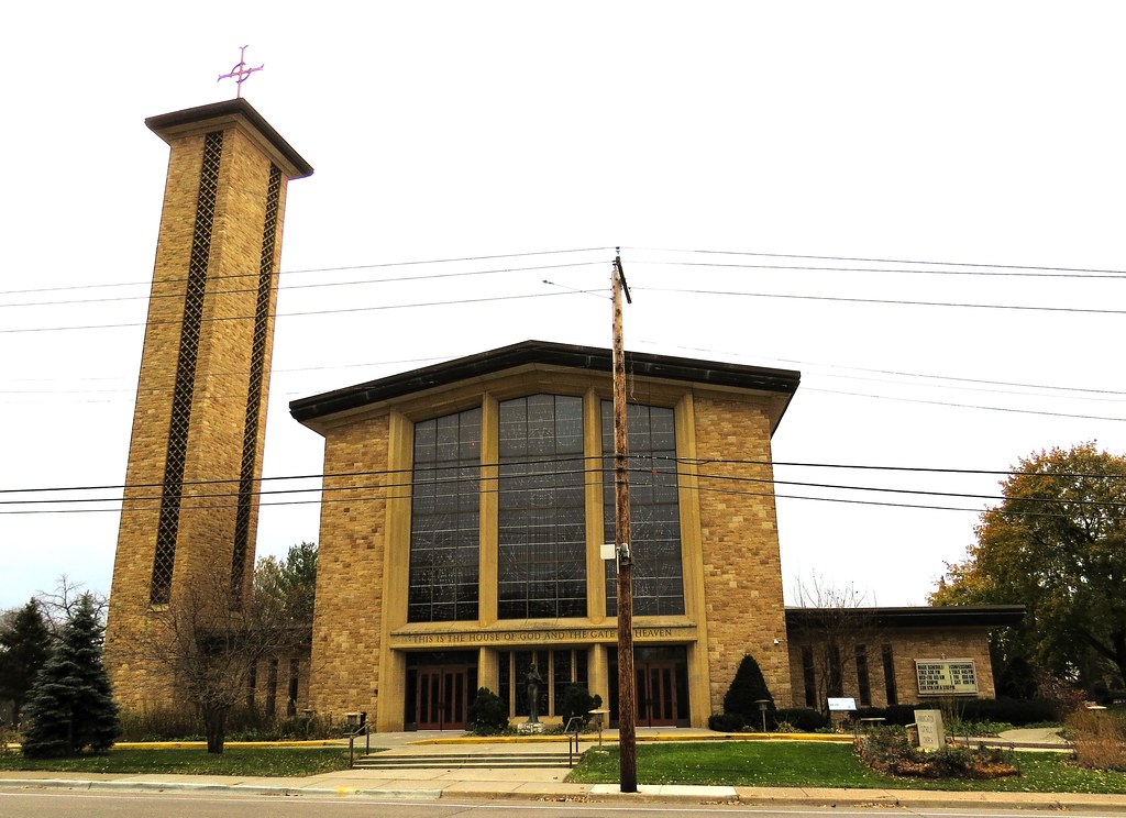 Atirador abre fogo contra escola católica nos EUA e deixa dois mortos