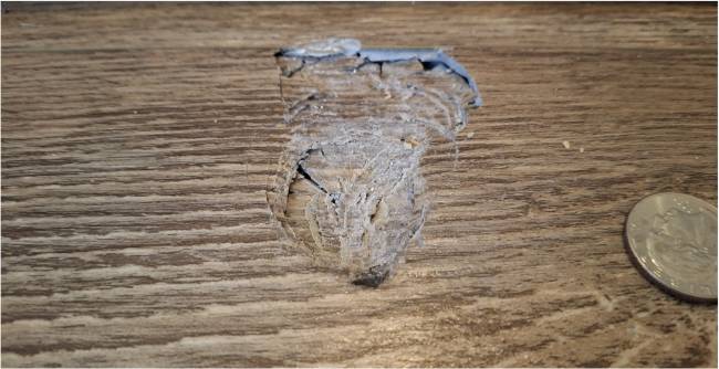 UGAMeteoriteFloorImpact Marca deixada no piso da casa na Geórgia após o impacto do meteorito McDonough, que atravessou o telhado e se partiu ao atingir o solo.