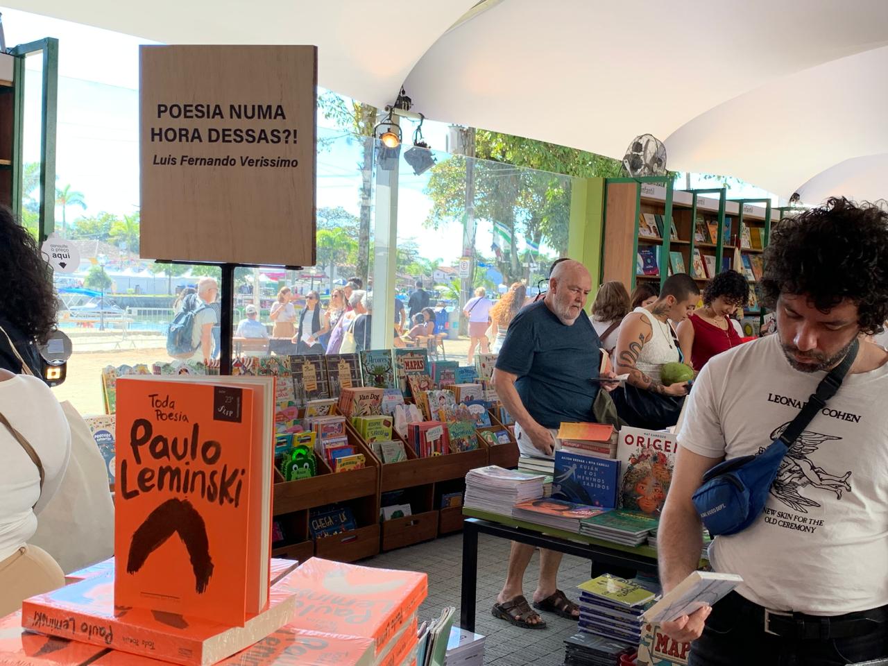 A piada ouvida na Flip por causa dos livros de decoração de Rafa Kalimann
