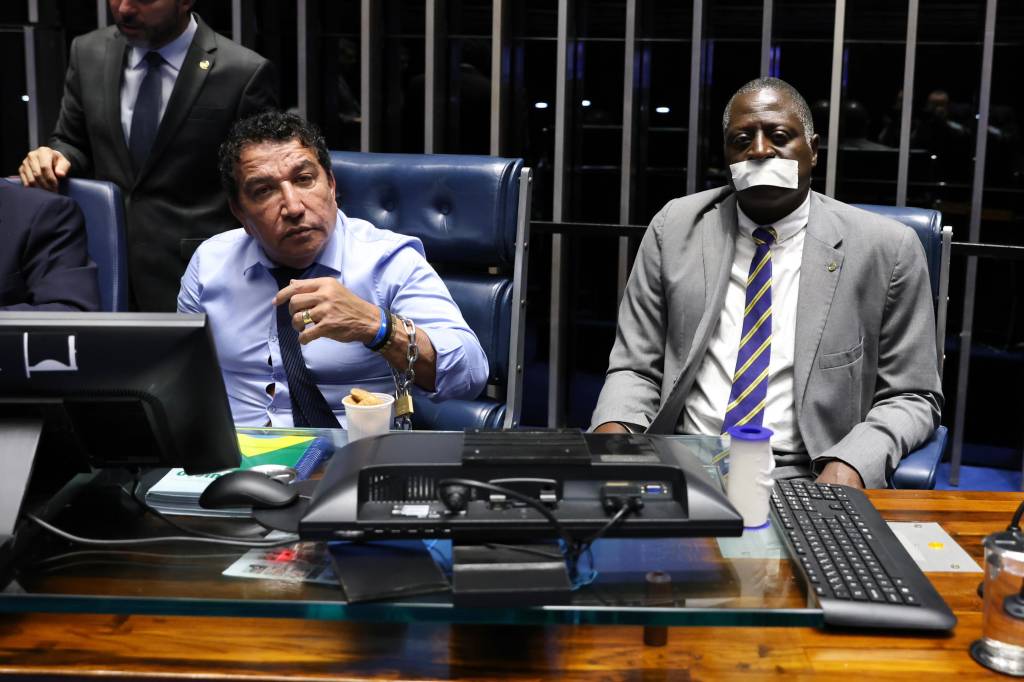 ‘Tentativa de calar o Congresso’, diz Eliziane sobre ação bolsonarista