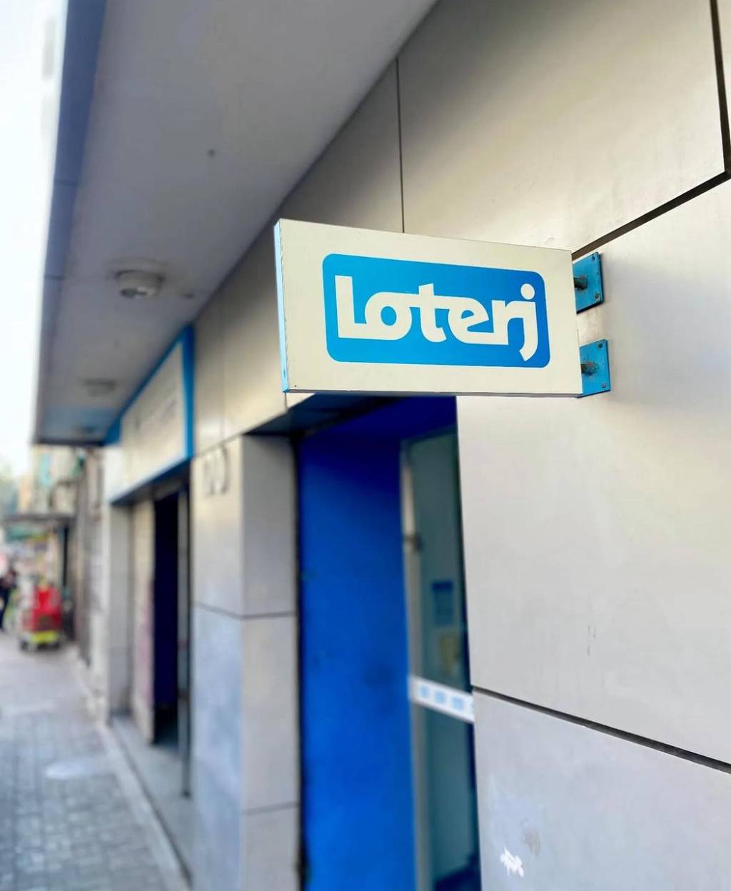 Castro regulamenta máquinas de apostas e espaços temáticos de loteria no Rio de Janeiro