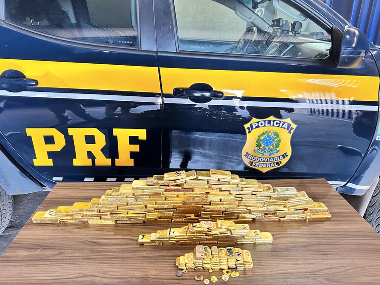 PRF realiza maior apreensão da história: 103 kg de ouro são encontrados em veículo na BR-401, em Roraima