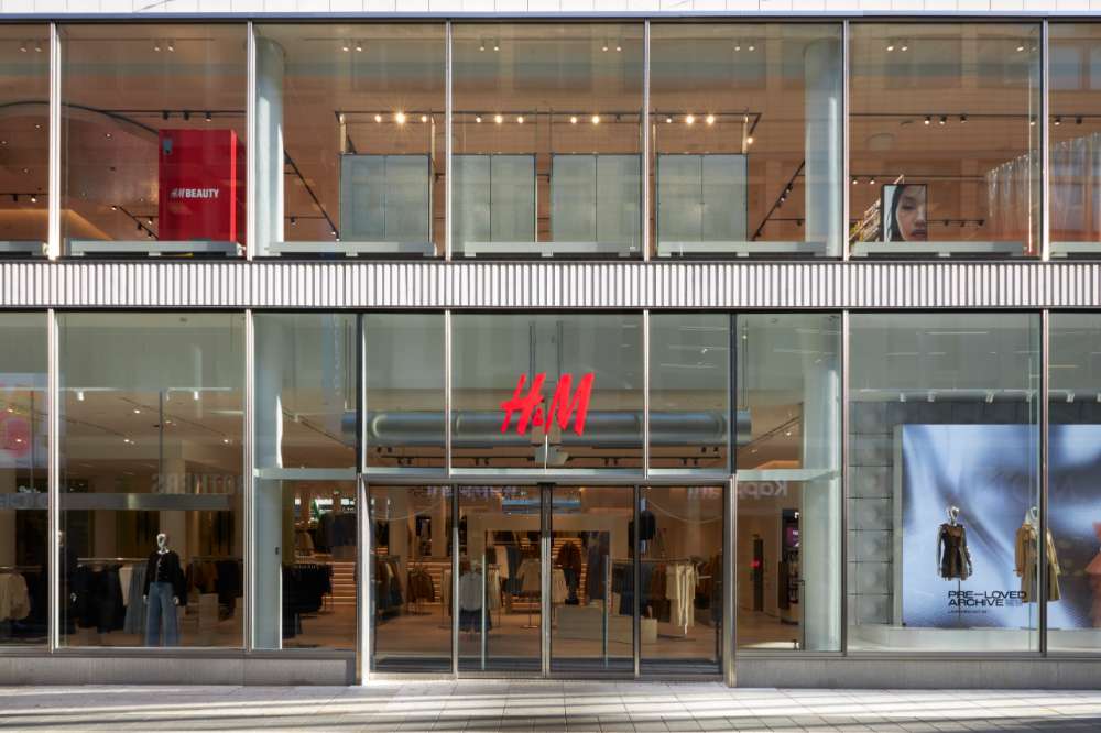 Nas lojas da H&M no Brasil, os funcionários terão jornada 5×2