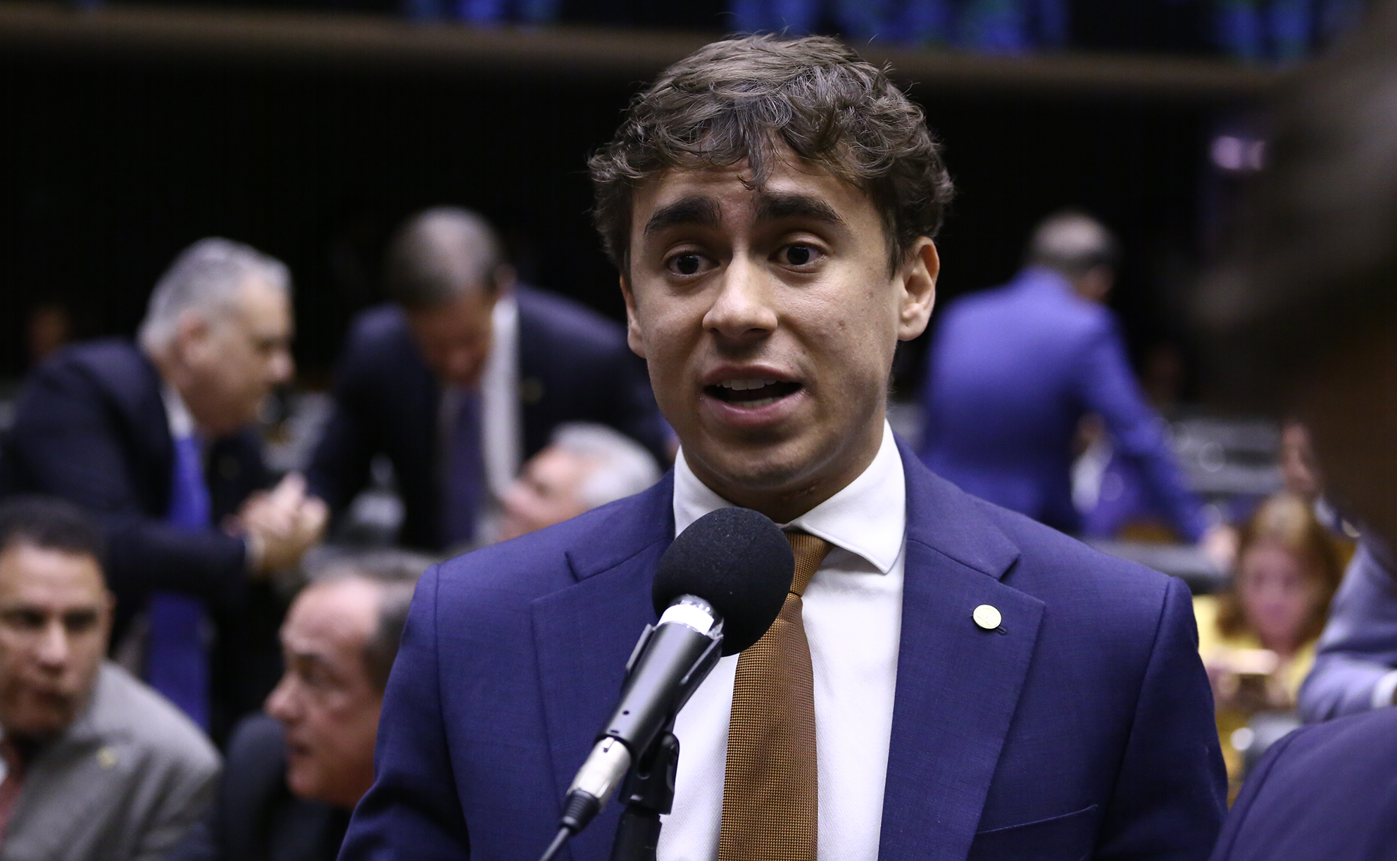 A campanha de Nikolas Ferreira para demitir quem comemora o assassinato de ativista ultraconservador