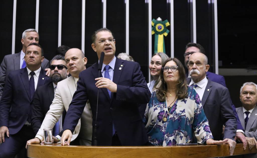 Sem maioria, bolsonaristas sofrem derrota na pauta da Câmara