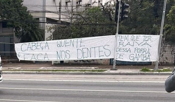 protesto 0 Faixa em frente ao CT da Barra Funda: