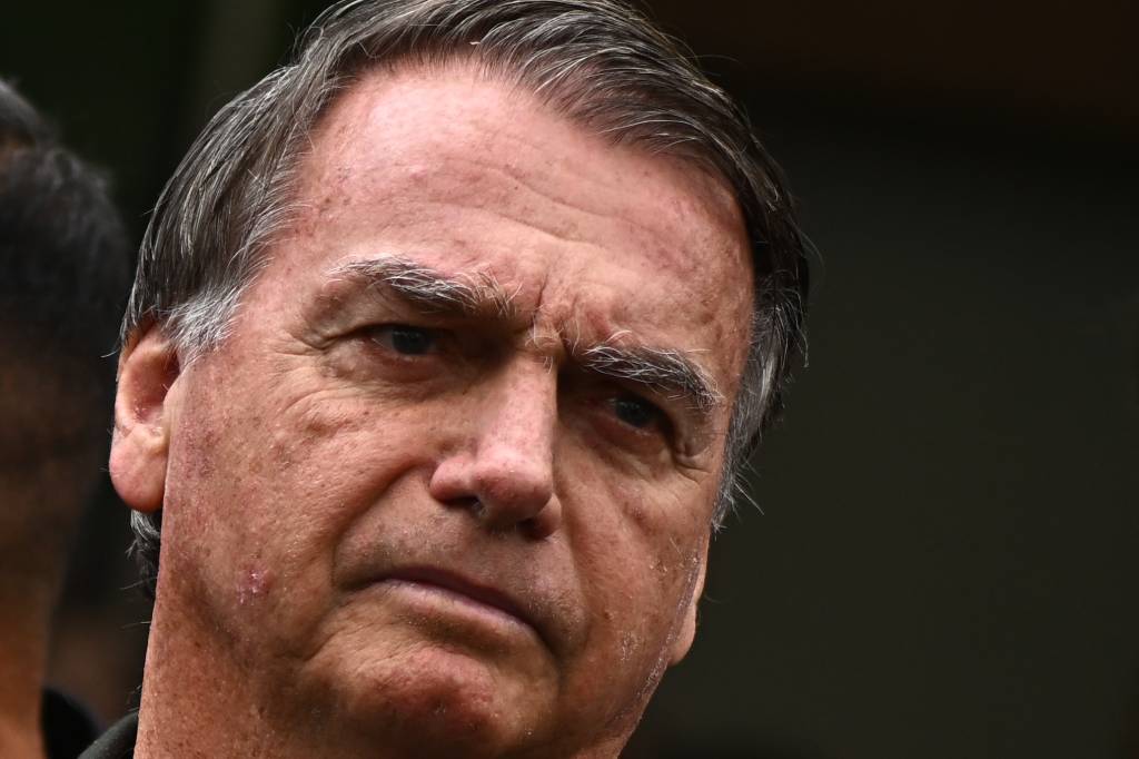 Bolsonaro apela para a chantagem, mas os números trazem má notícia para a família