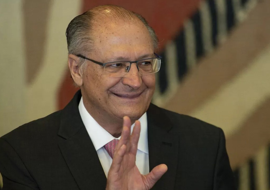 Alckmin ganha acesso a informações sigilosas da Receita e da Polícia Federal