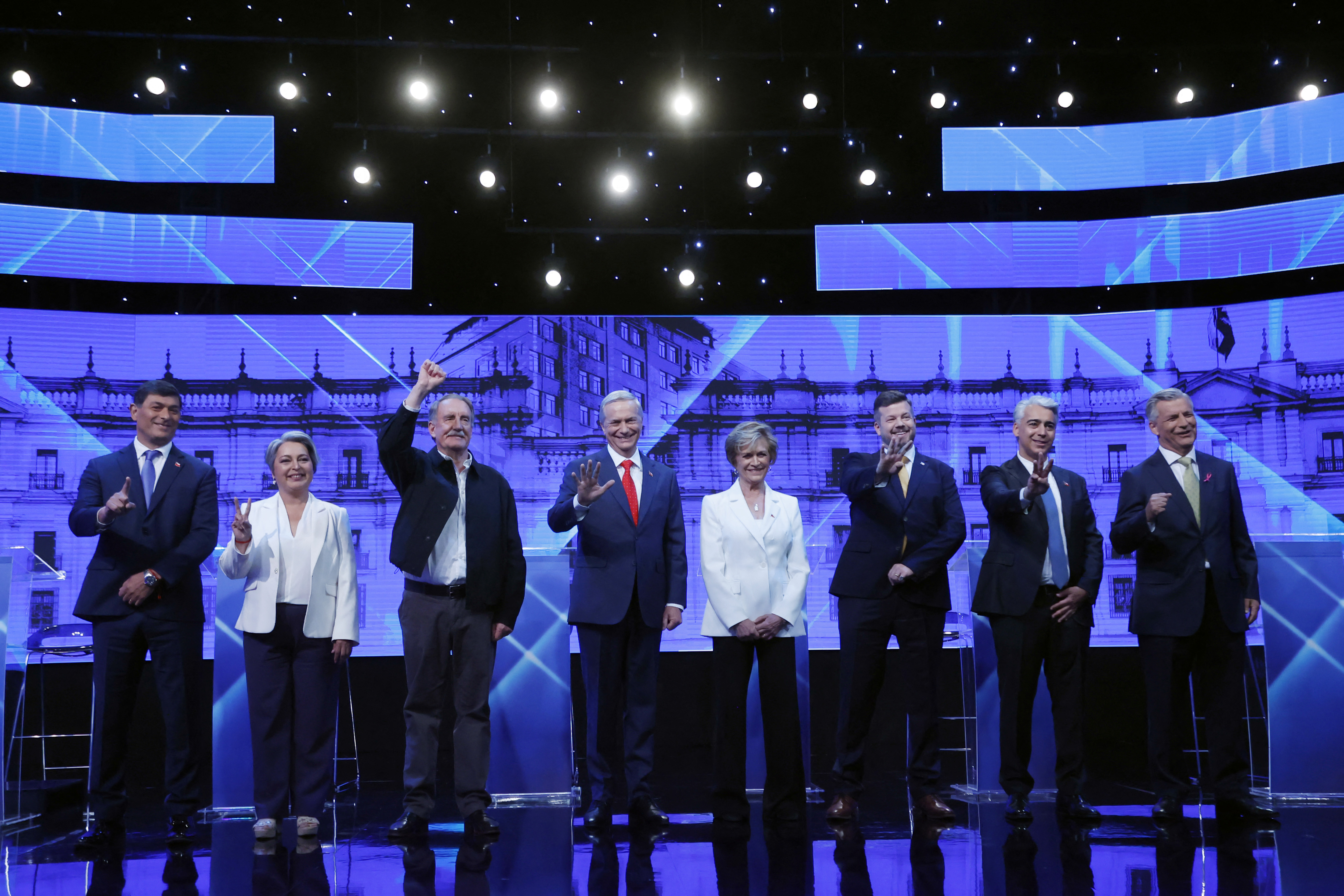 Eleição polarizada: comunista lidera disputa no Chile, mas extrema direita ganha força