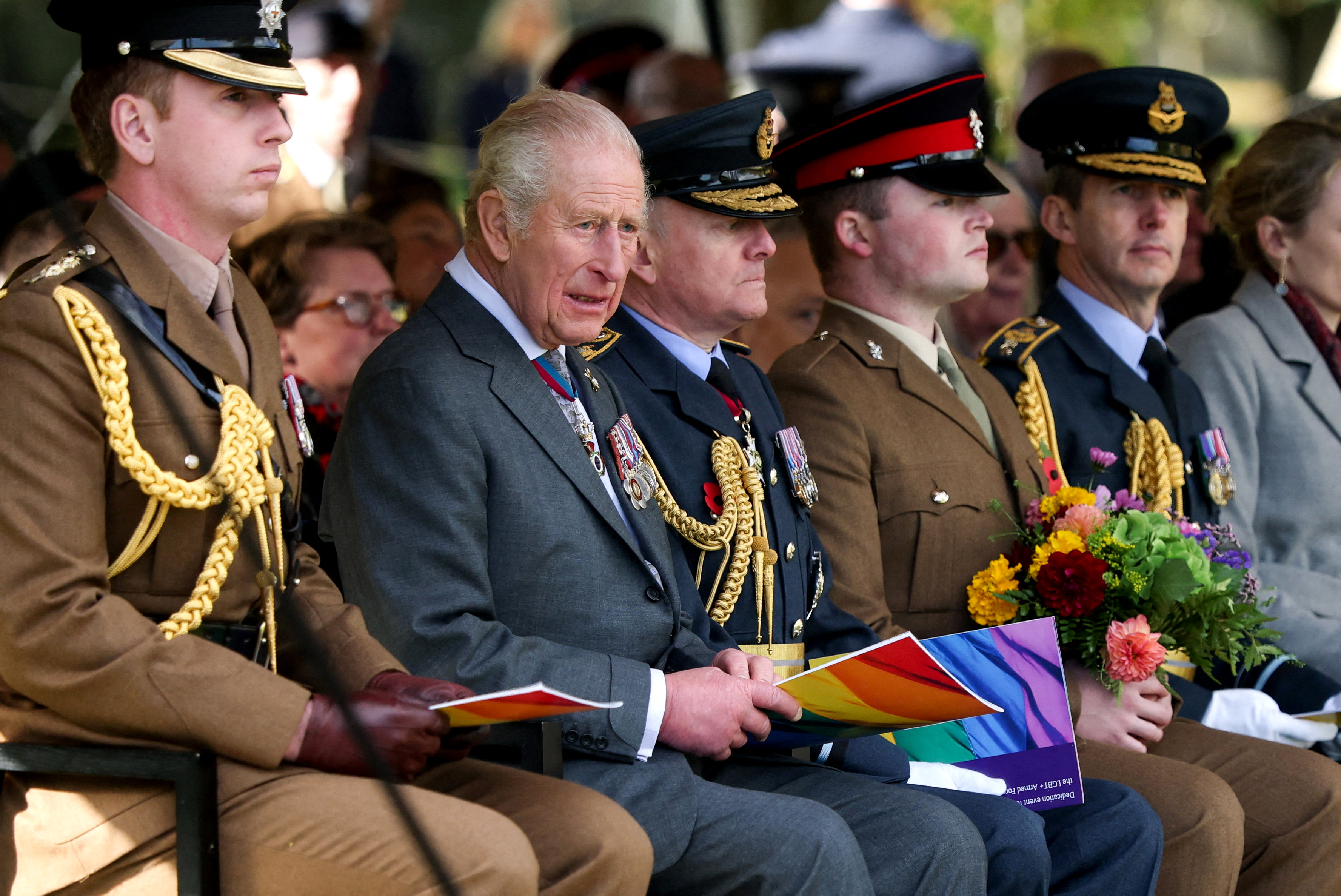 Rei Charles inaugura primeiro memorial a militares LGBTQIA+ no Reino Unido