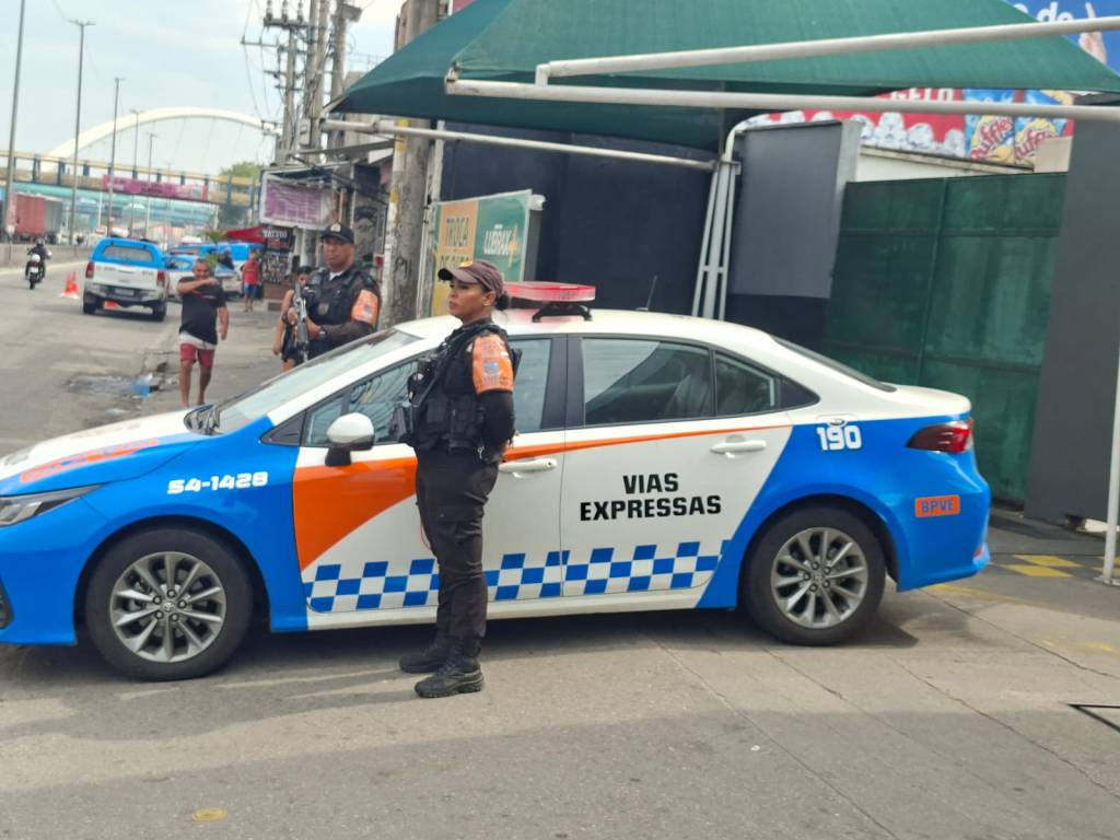 Governo do Rio reforça policiamento nas ruas após dia de caos