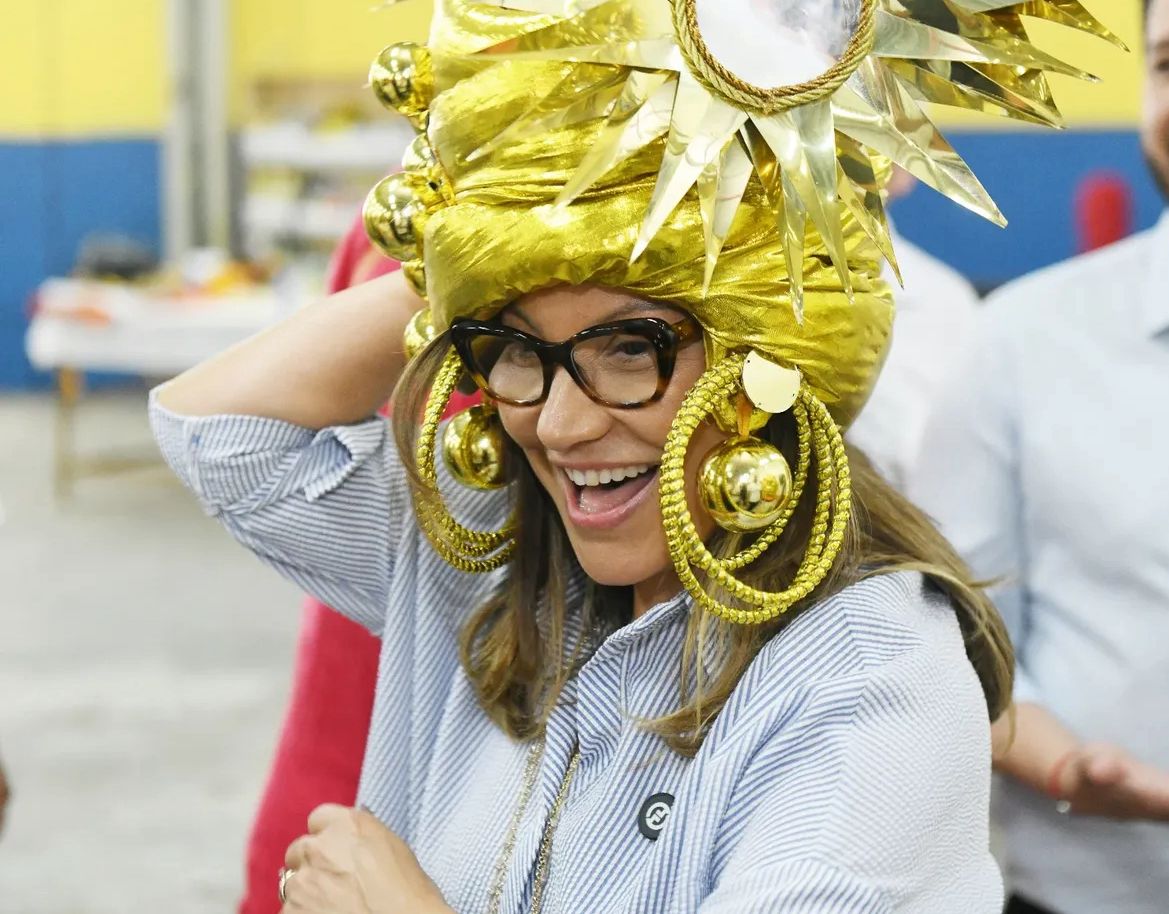 A ala das autoridades no carnaval de Lula