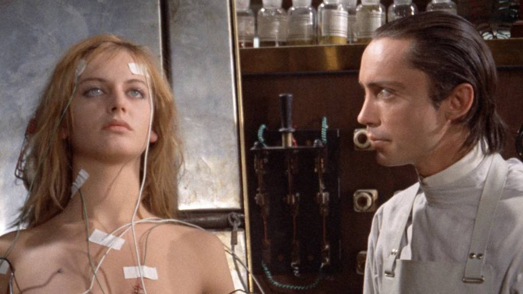 Dalila Di Lazzaro e Udo Kier em 'Carne para Frankenstein'