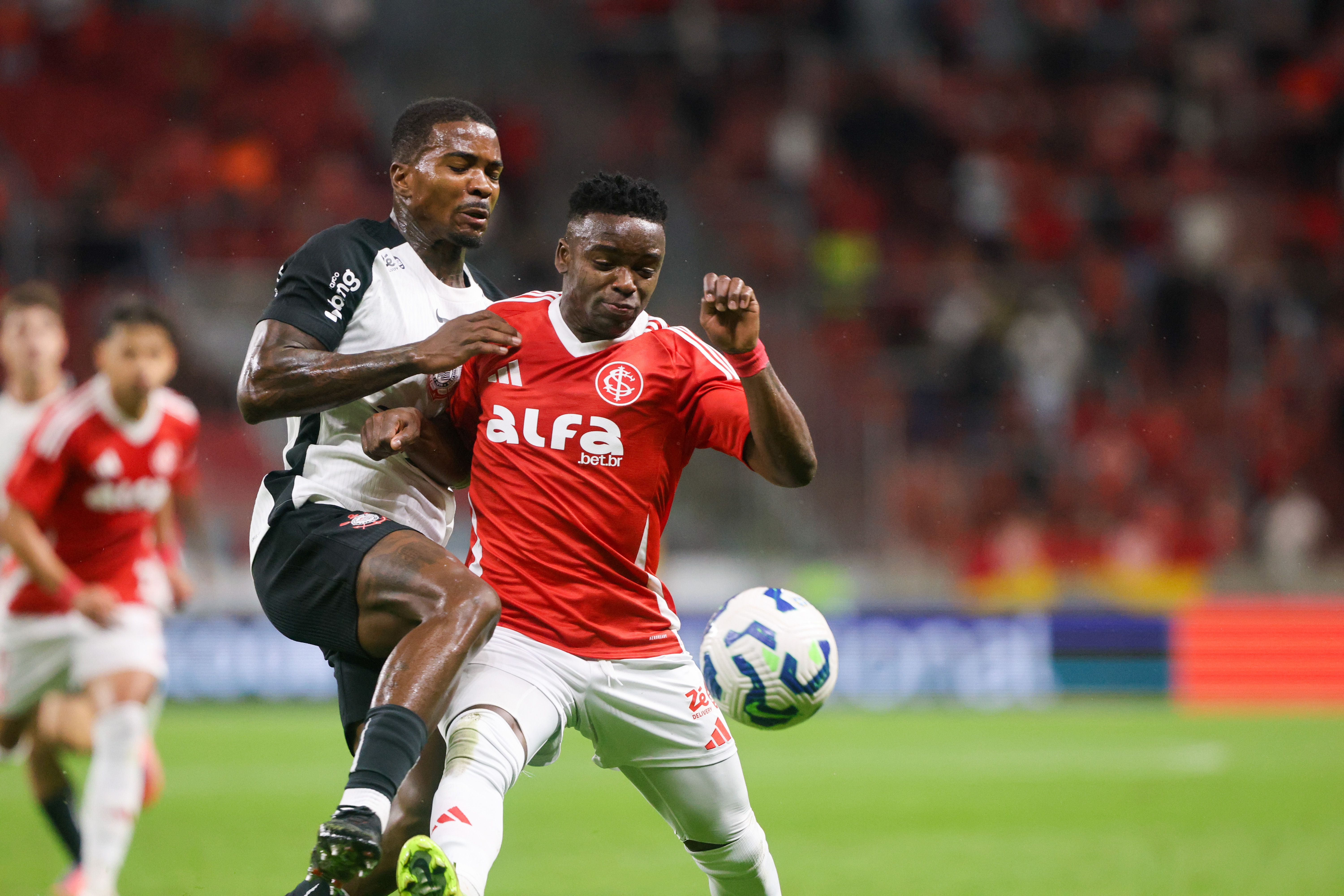 O que disse o VAR em pênalti polêmico de Internacional x Corinthians