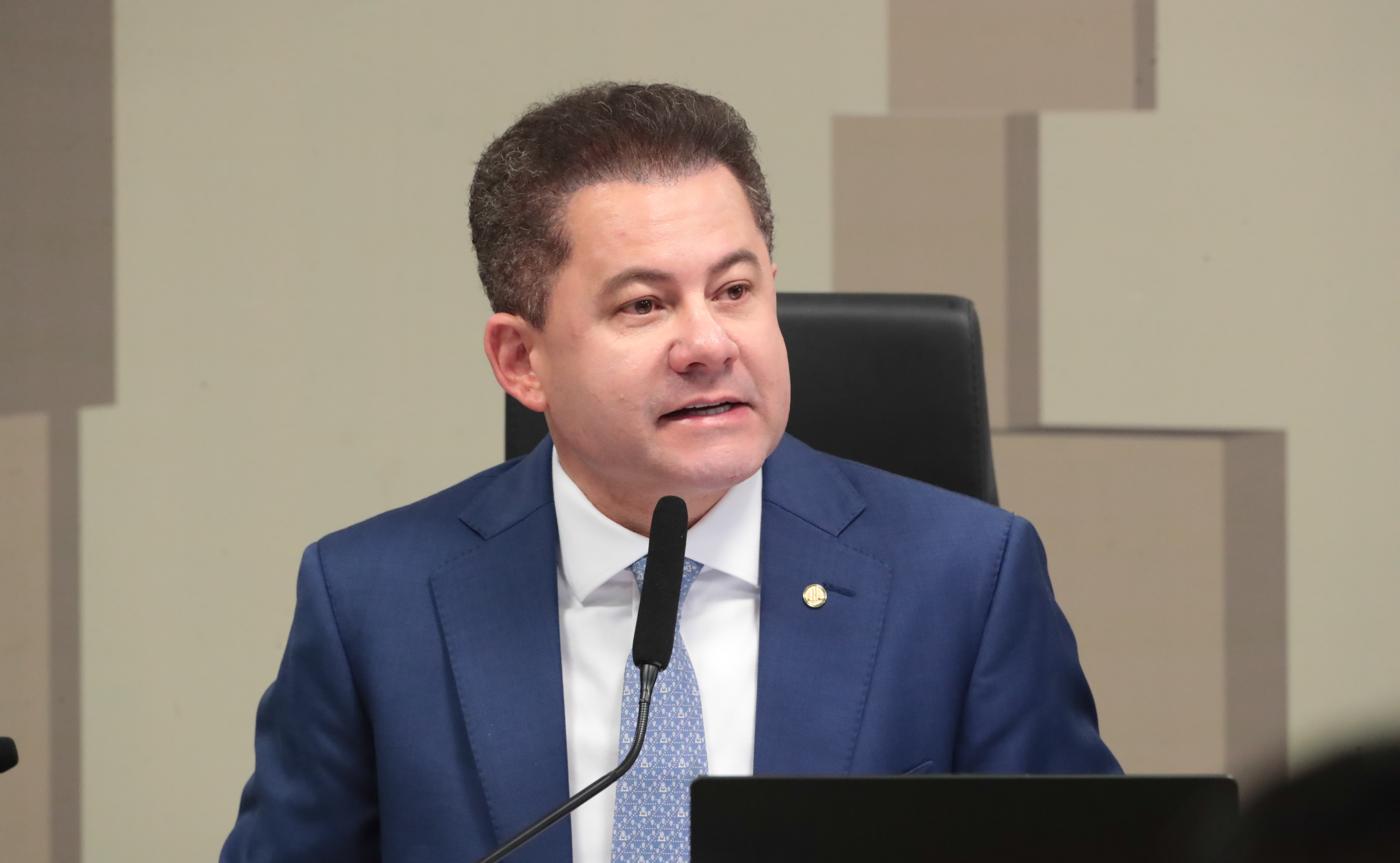 Alvo da PF, deputado Cezinha de Madureira disse que celular foi furtado há três dias em SP