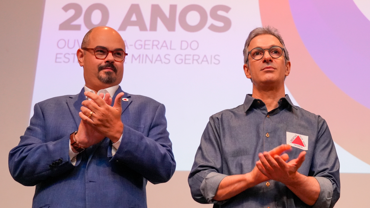 O vice-governador e o governador de Minas Gerais, Mateus Simões e Romeu Zema, participam de evento