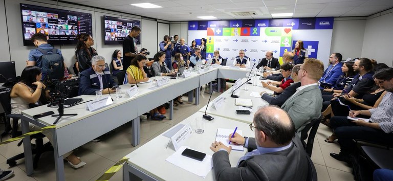 Metanol: Ministério da Saúde anuncia suporte de laboratórios para agilizar resultados em SP