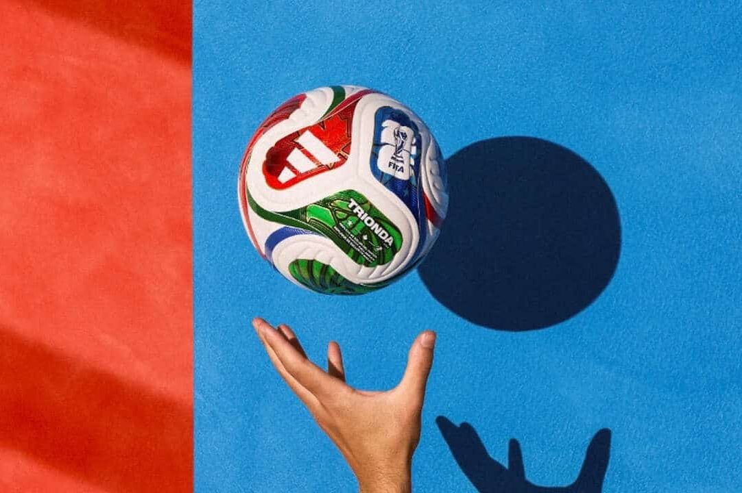 Como usar o emoji da bola da Copa do Mundo no WhatsApp