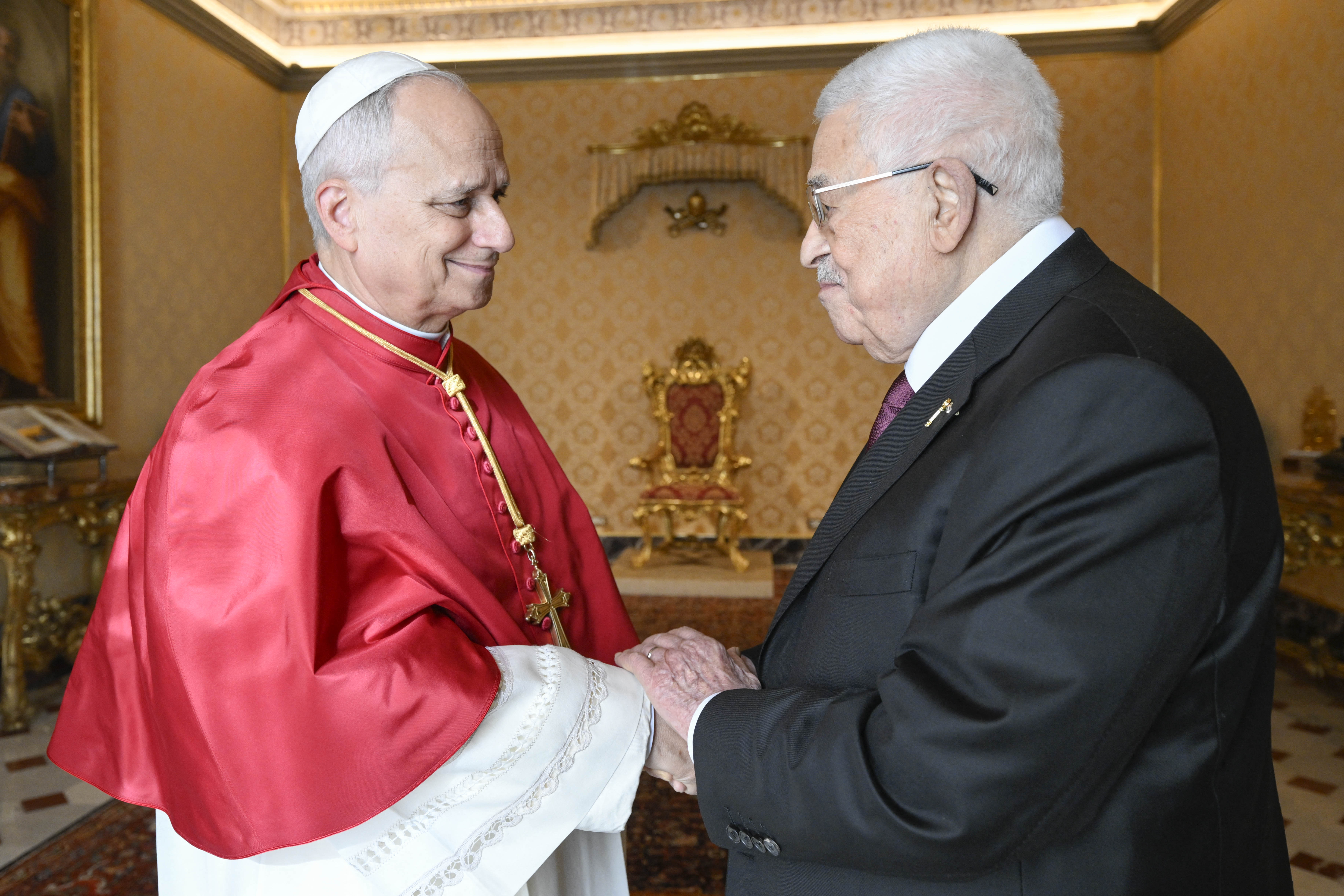 Papa Leão XIV se reúne com presidente palestino e reforça apoio à solução de dois Estados