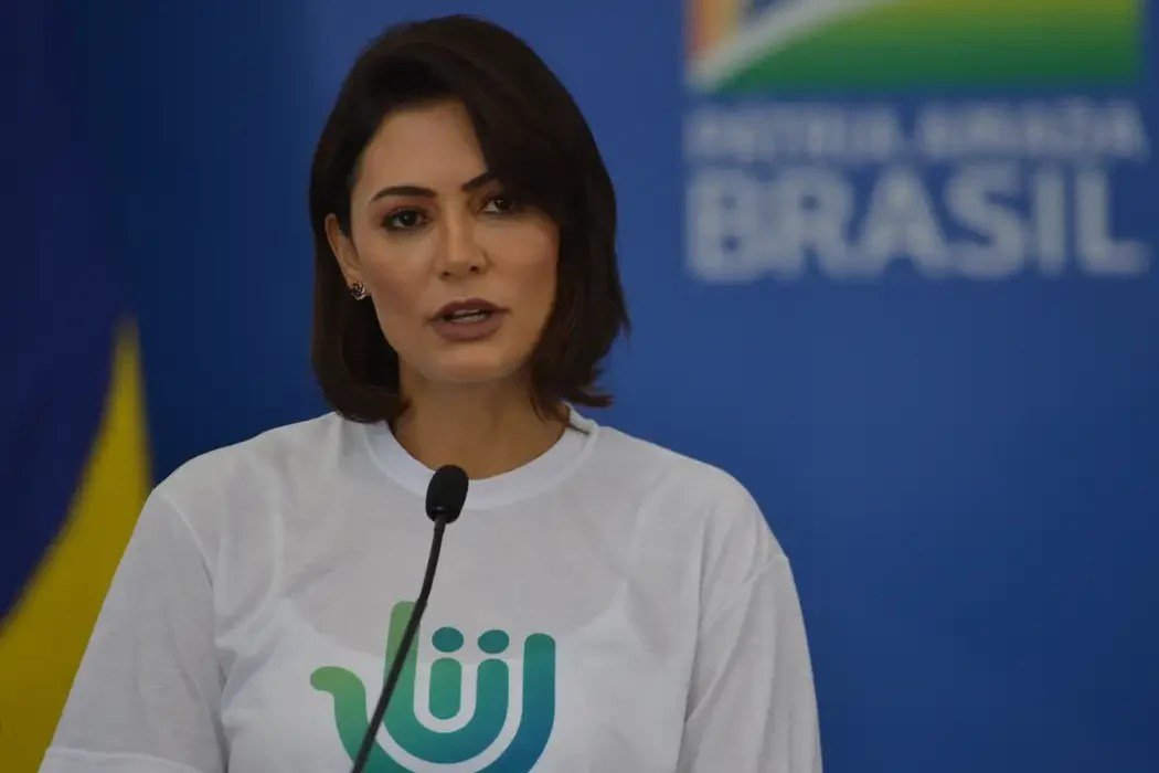 Michelle volta a divulgar vídeo de rival de Carlos Bolsonaro ao Senado em Santa Catarina