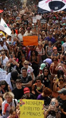 Manifestação contra a violência. Redução de financiamento das organizações afeta o enfrentamento, alerta Ana Carolina Querino, representante da ONU Mulheres