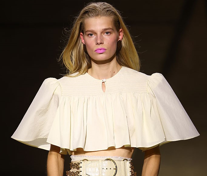 Chloé verão 2026: grife já deu pistas da cor eleita pela Pantone para 2026