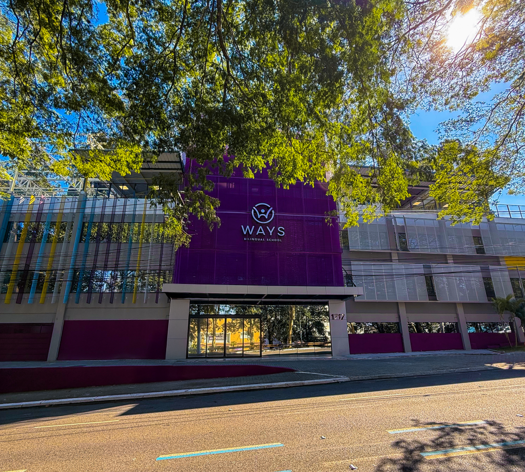 ‘The book is on the table’: Arco avança com franquias bílingue no Nordeste