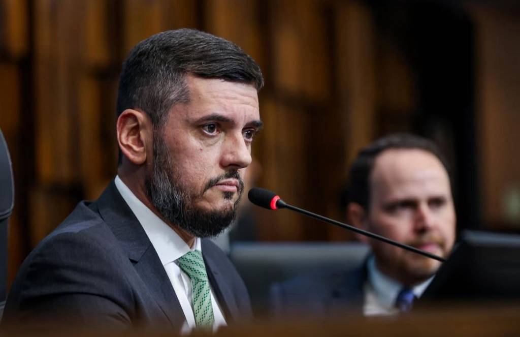 CCJ da Alerj aprova projeto e plenário vai votar revogação da prisão de Bacellar