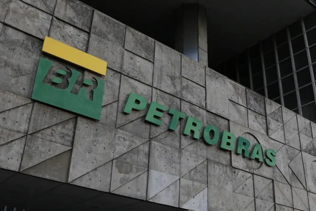 Petrobras aumenta preço do diesel um dia depois de Lula zerar impostos