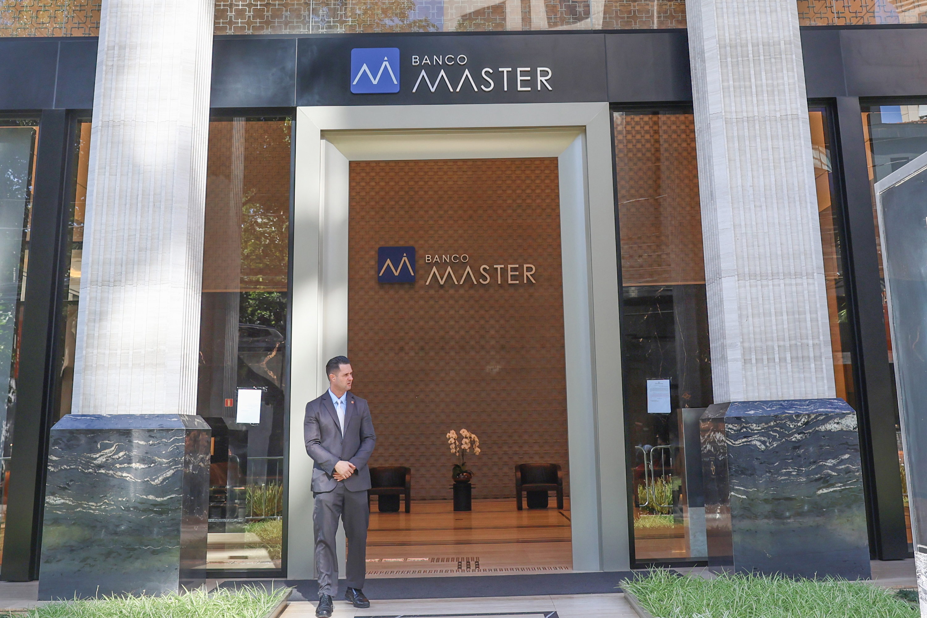 São Paulo (SP), 22/12/2025 - Retrospectiva 2025 - Foto feita em 19/11/2025 - Fachada do Banco Master na rua Elvira Ferraz em Itaim Bibi. Foto: Rovena Rosa/Agência Brasil