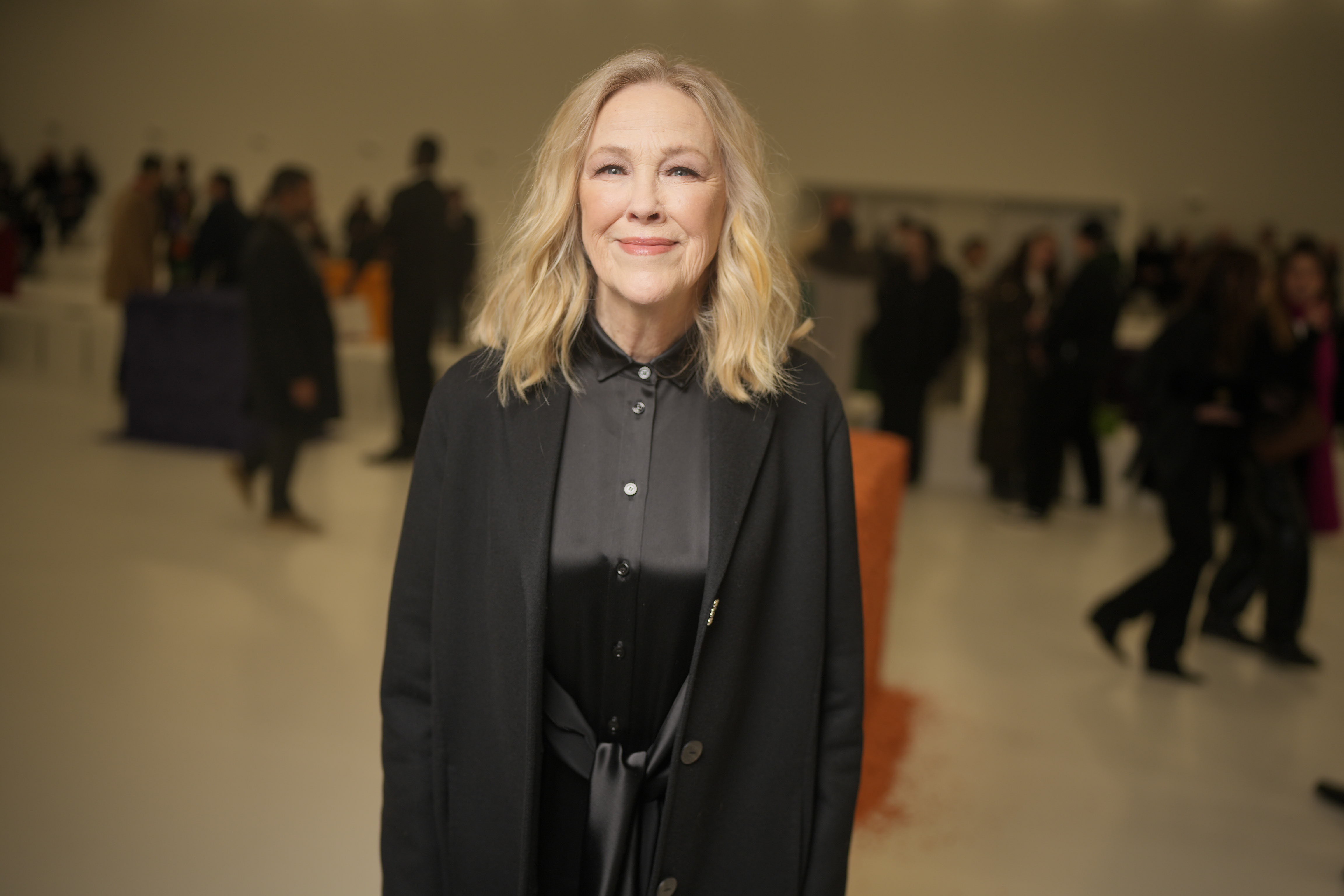 Após dez dias, causa da morte da atriz Catherine O’Hara enfim é revelada