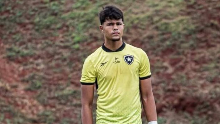 Filho do goleiro Bruno desabafa sobre pai e faz acusações