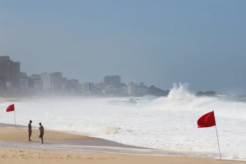 Rio tem novo alerta de ressaca neste fim de semana