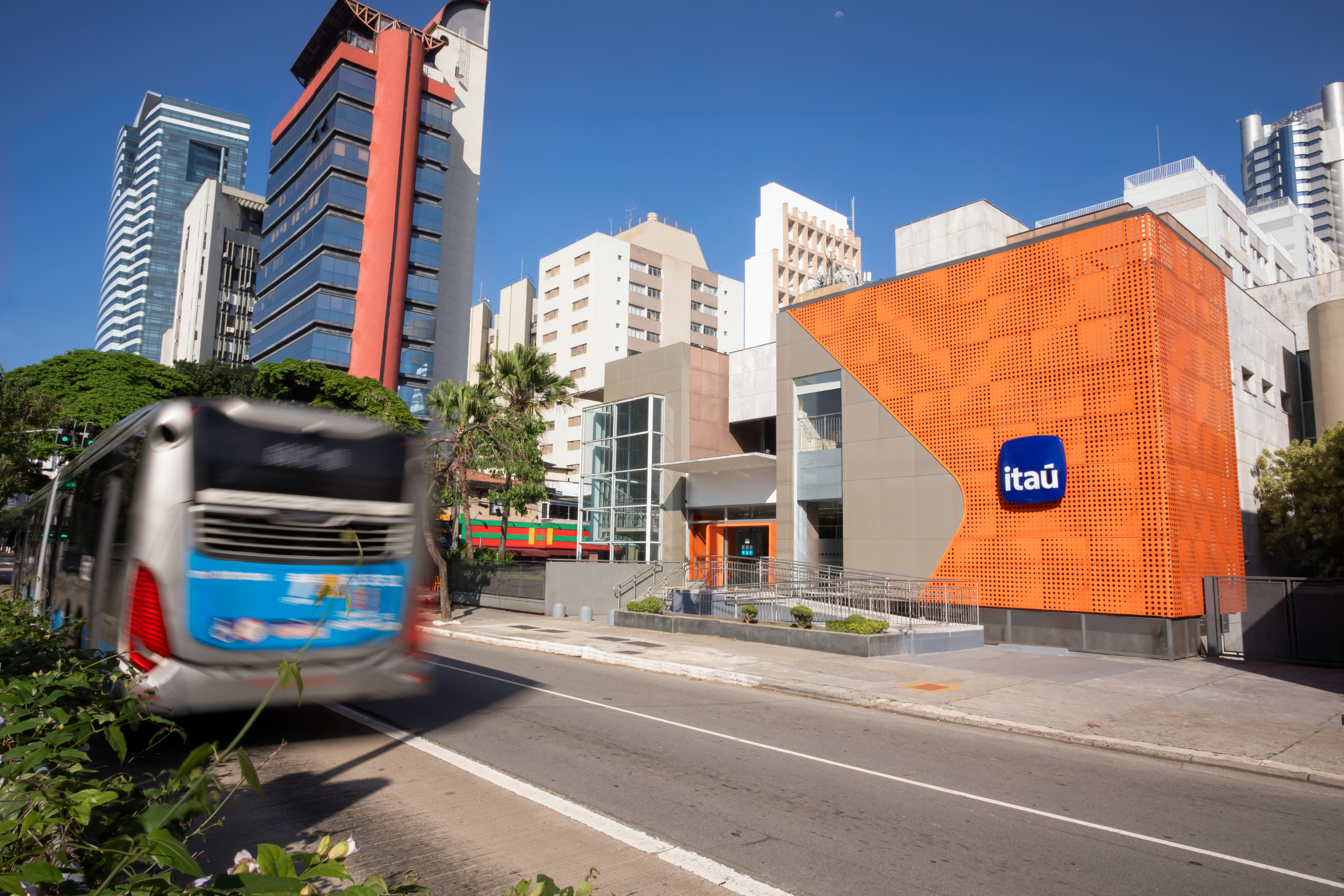 Itaú (ITUB4) lucra R$ 12,4 bilhões no 2º trimestre, alta de 7,8%