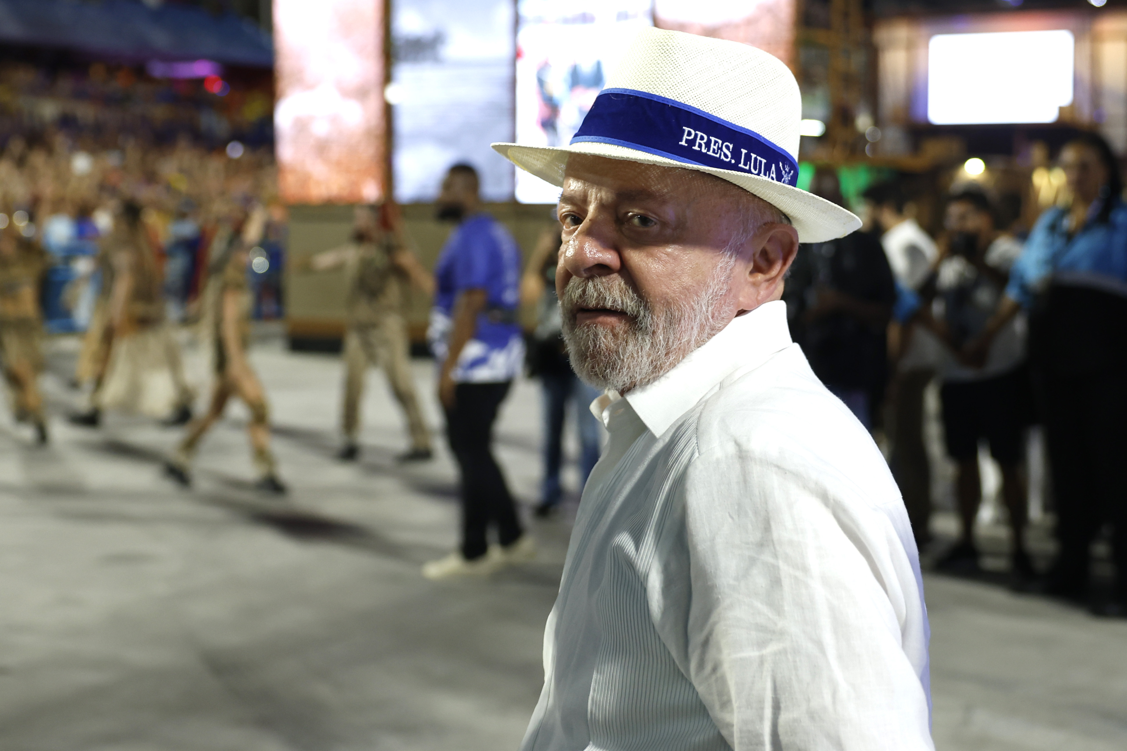 Os trechos do samba da Acadêmicos de Niterói que podem complicar Lula