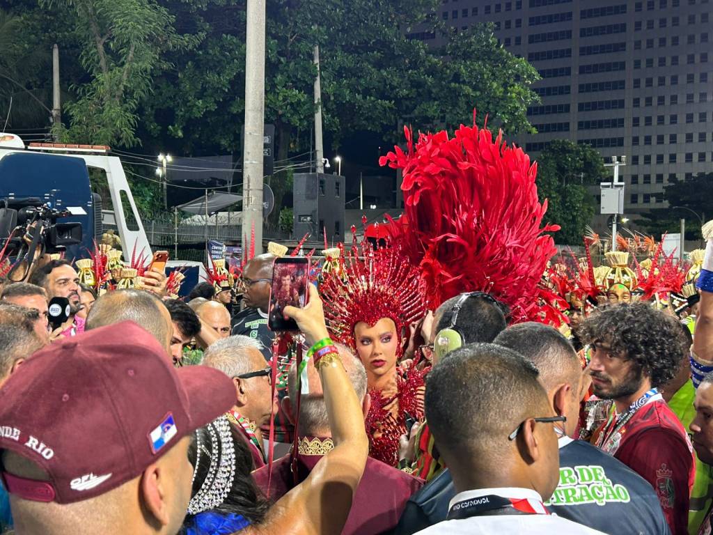 A falta de respeito de Virginia durante desfile na Sapucaí