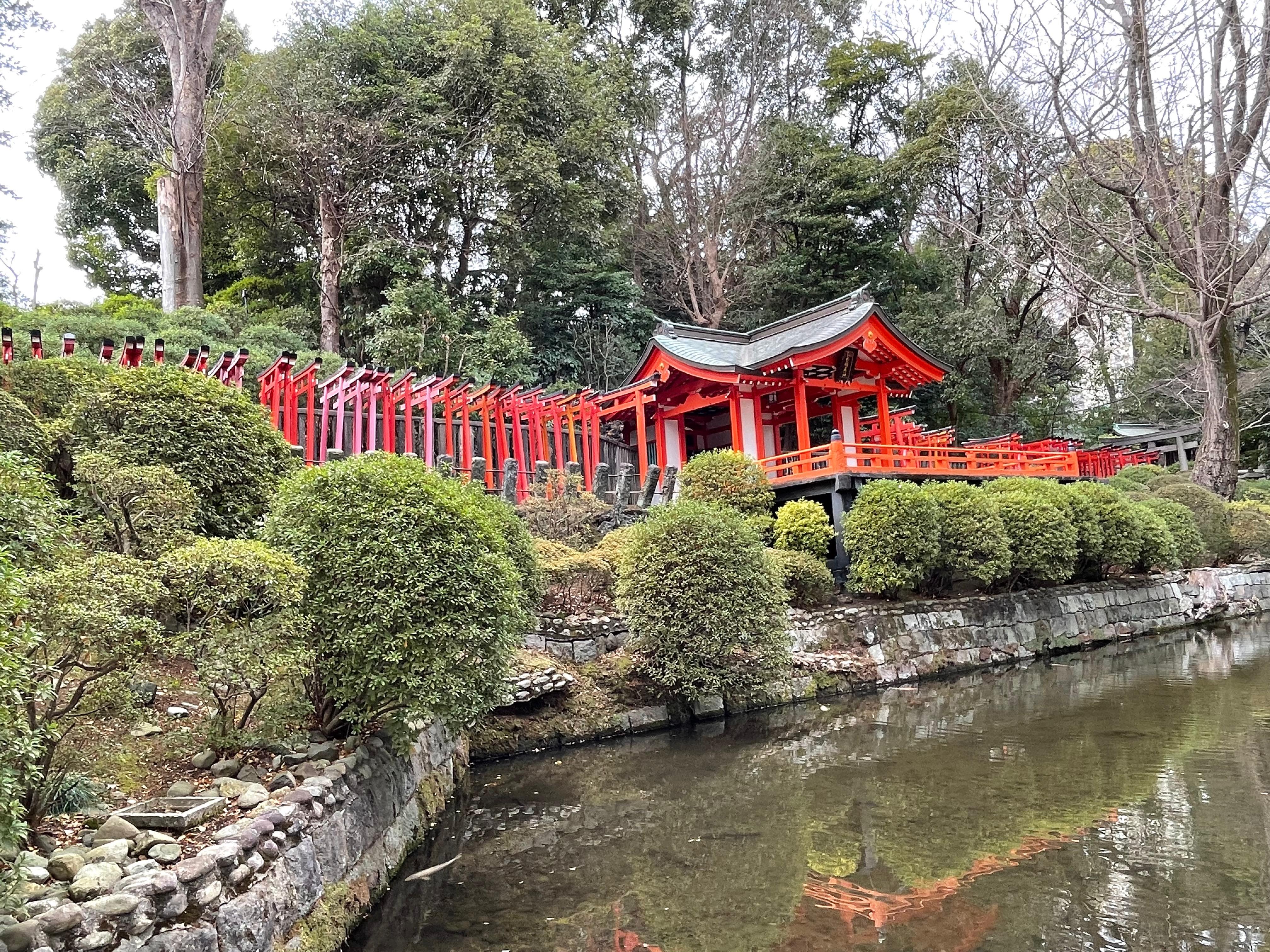 Santuário de Nezu-Jinja, no distrito de Bunkyo: um dos mais famosos e bonitos da capital japonesa e sem uma multidão de visitantes