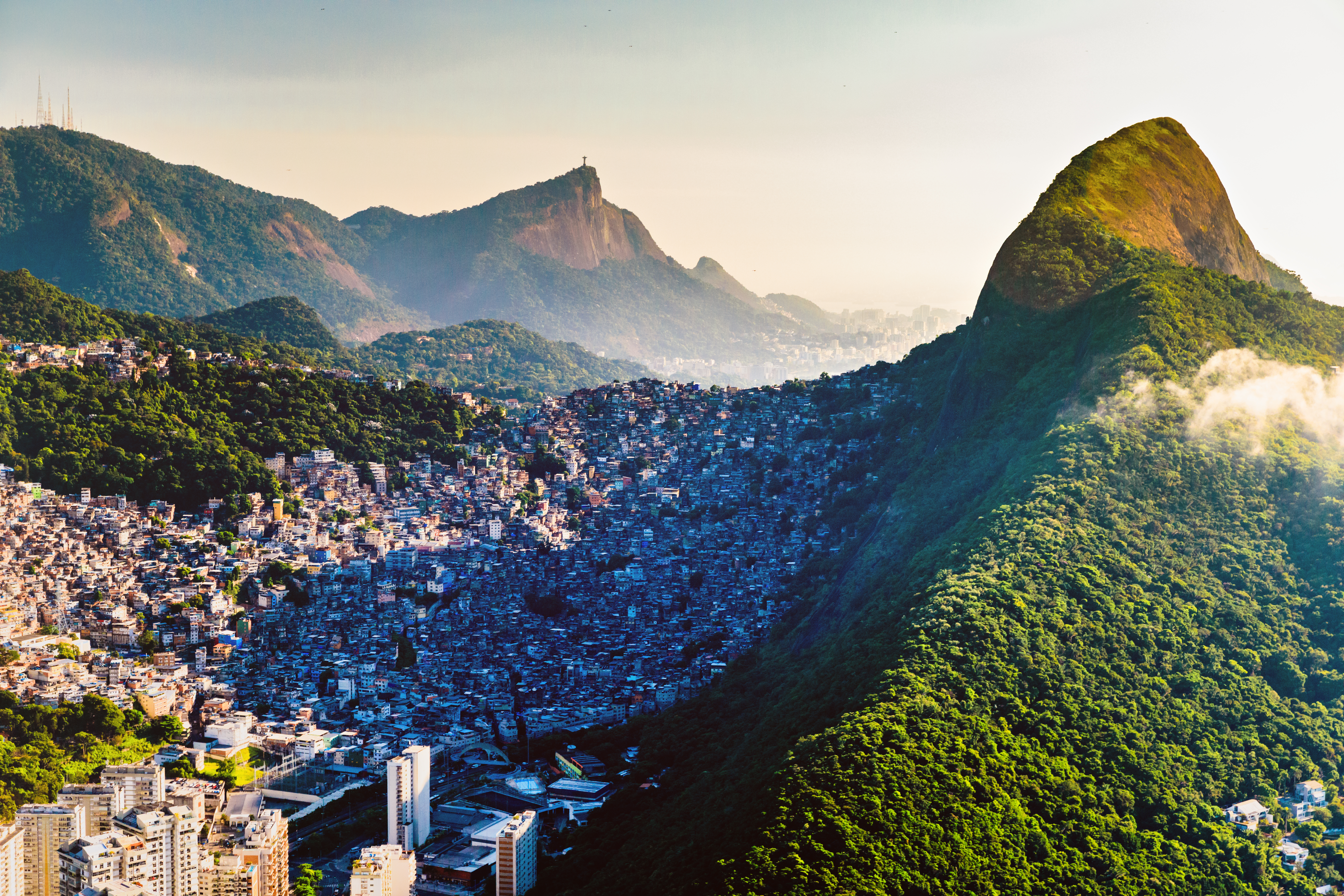 Tour em favelas com uso de drones cresce no Rio, destino em alta na Páscoa