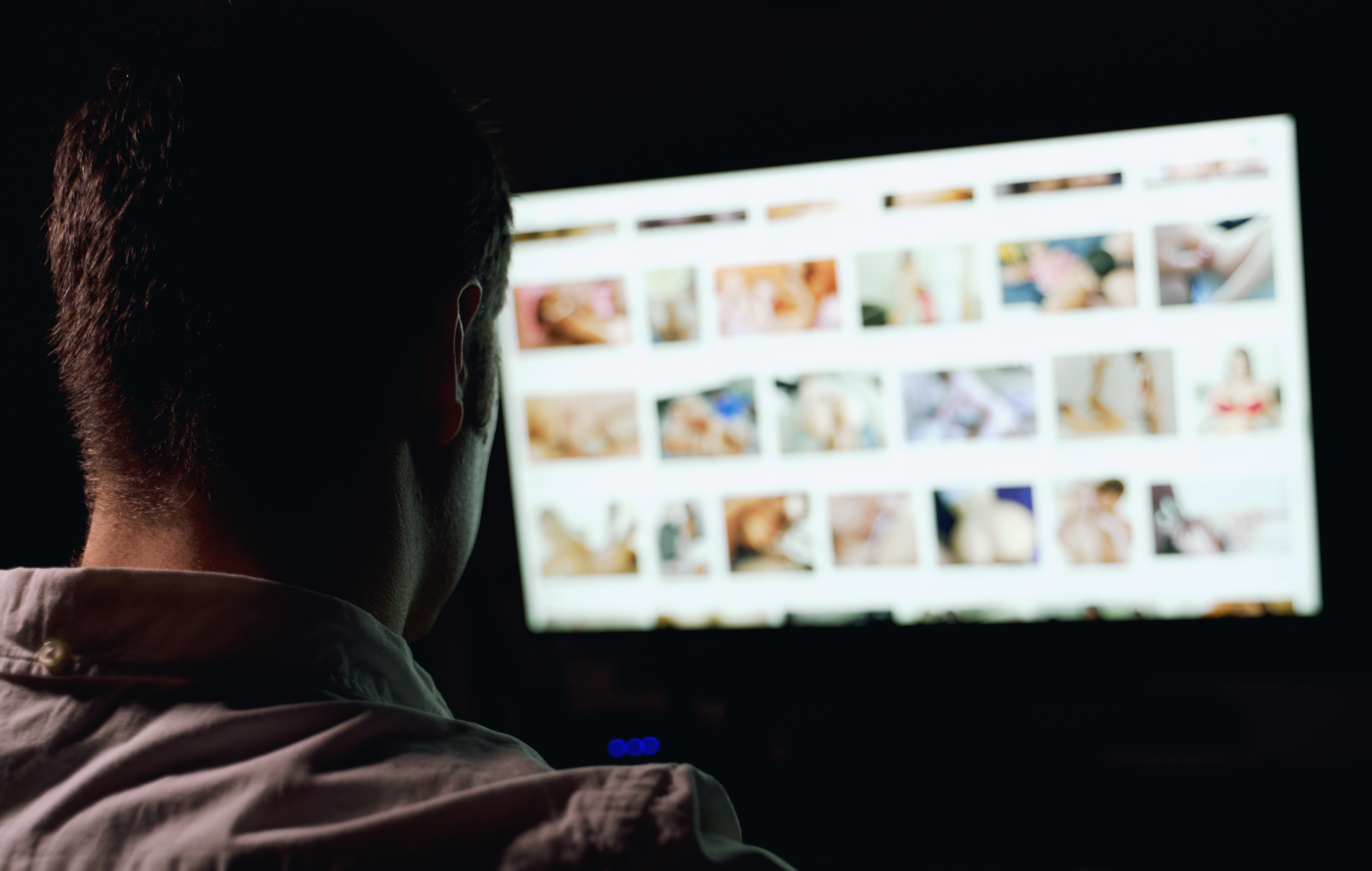 Argentino pagava jovens para gravar pornô e vazava vídeos sem autorização