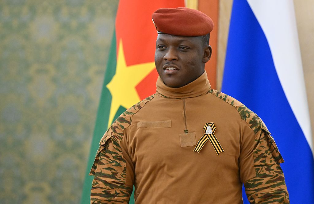 Burkina Faso precisa ‘esquecer’ a democracia, diz líder militar