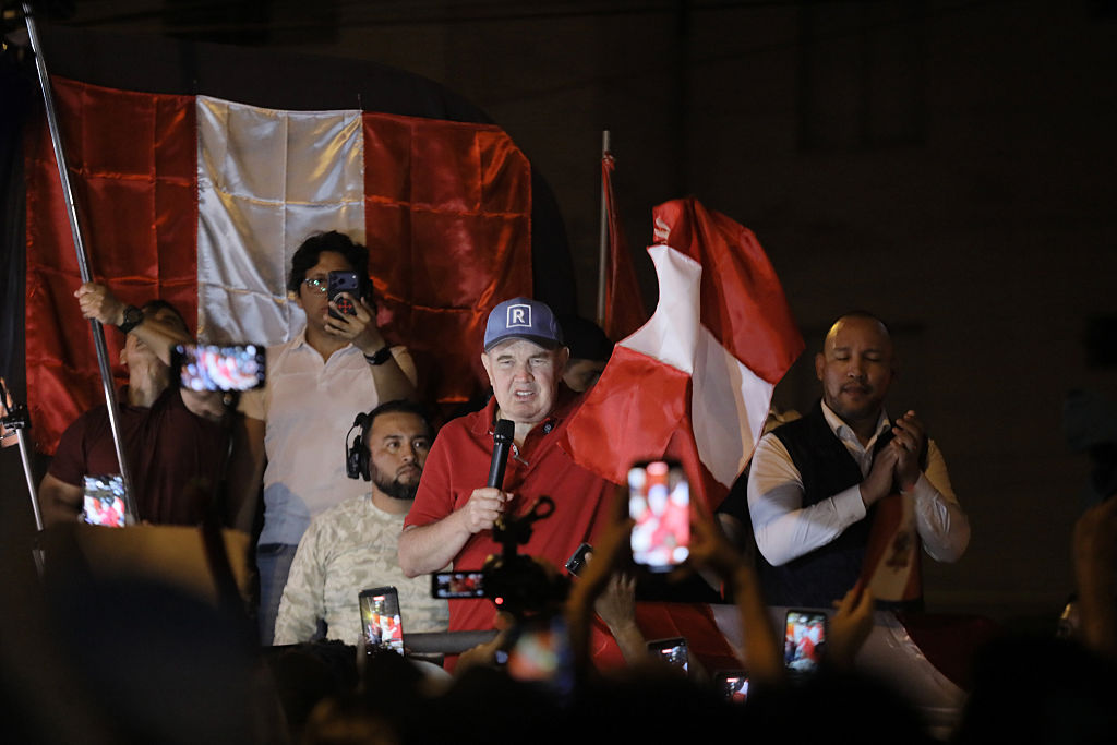Candidato de ultradireita no Peru oferece R$ 29 mil por provas de fraude eleitoral