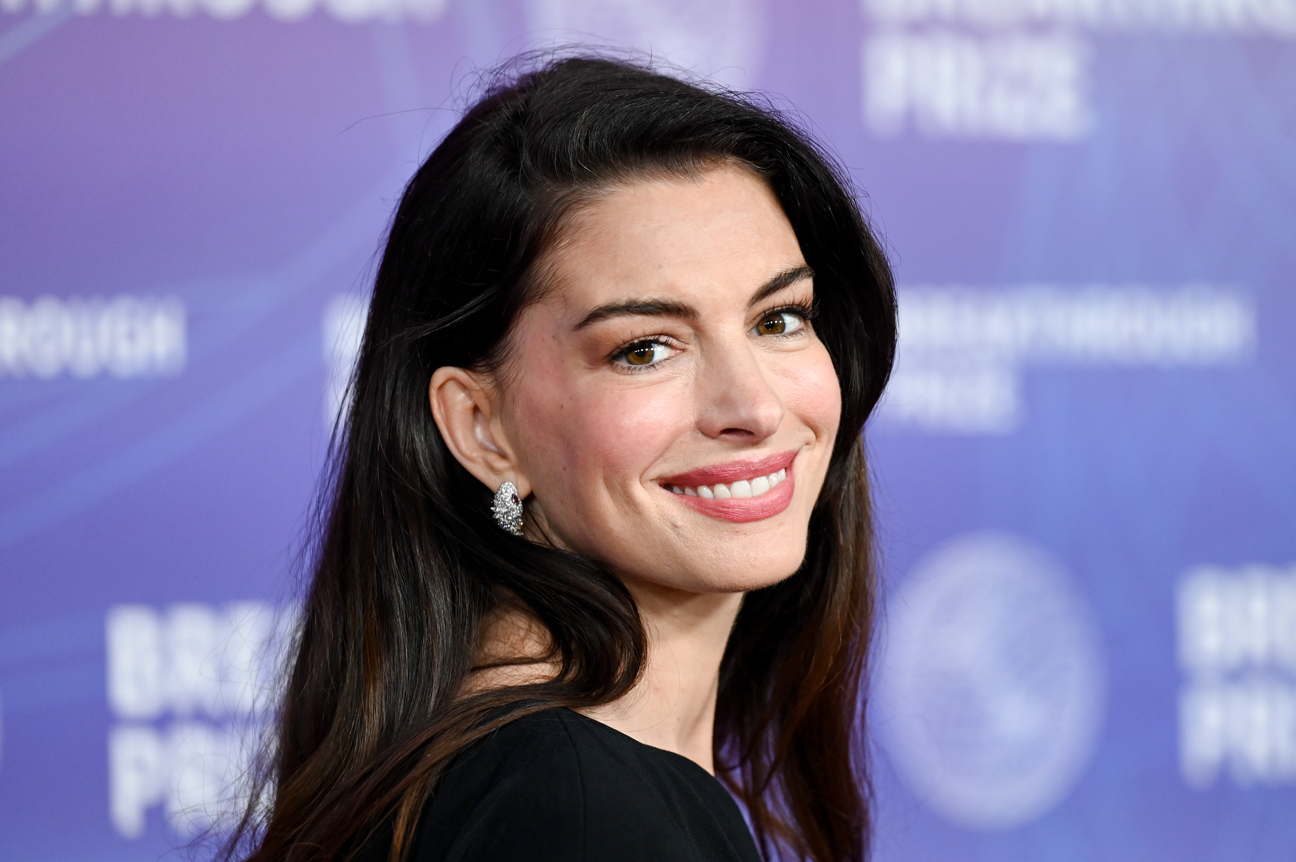 Anne Hathaway anuncia gravidez de seu terceiro filho