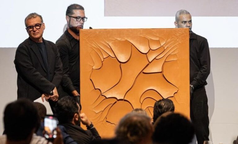 Obra de Adriana Varejão é arrematada por R$ 3 milhões
