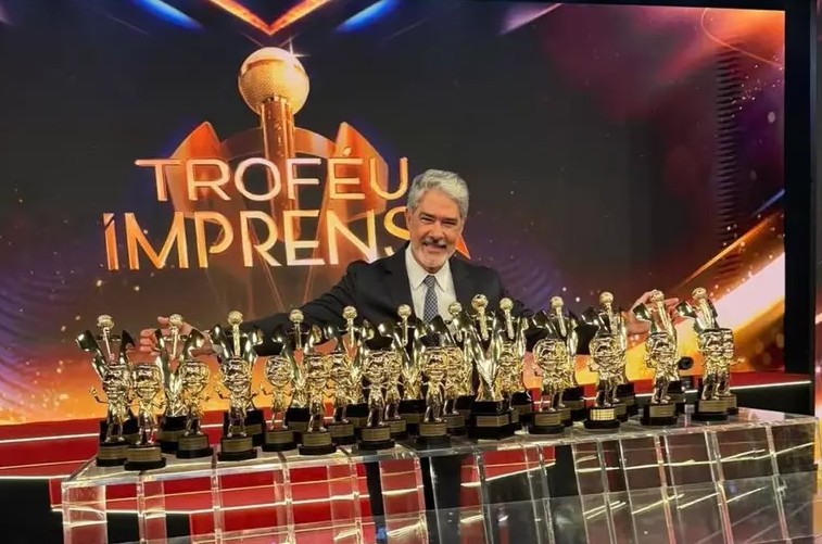 O que explica os 33 troféus conquistados por William Bonner no SBT