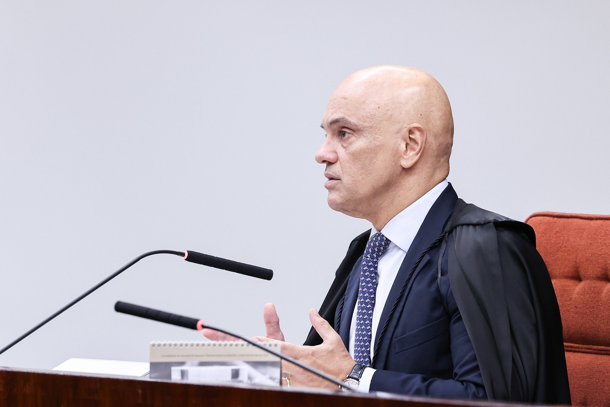 Moraes cobra do governo efetivação de extradição de Zambelli