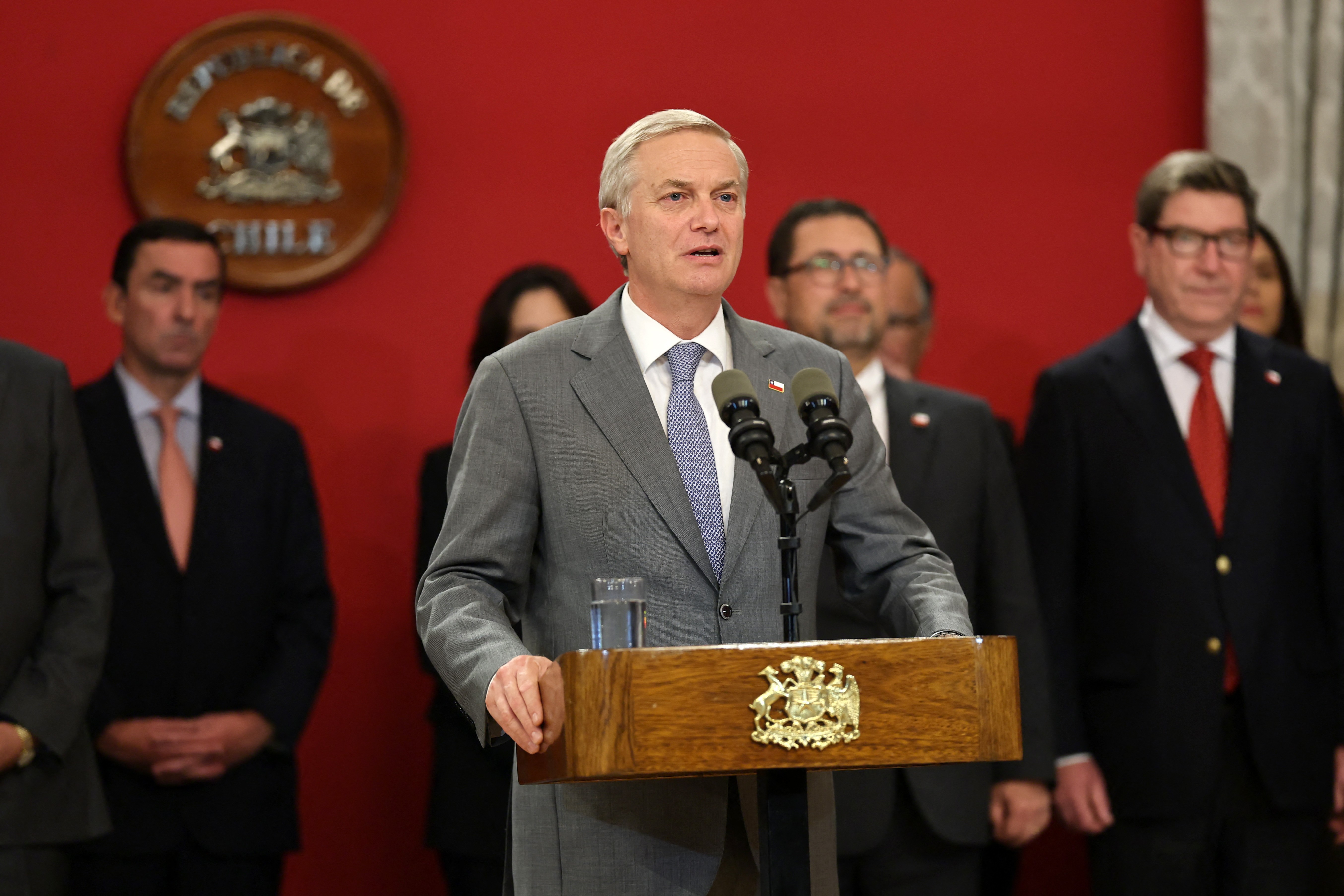 Presidente do Chile demite ministra da Segurança menos de três meses após posse