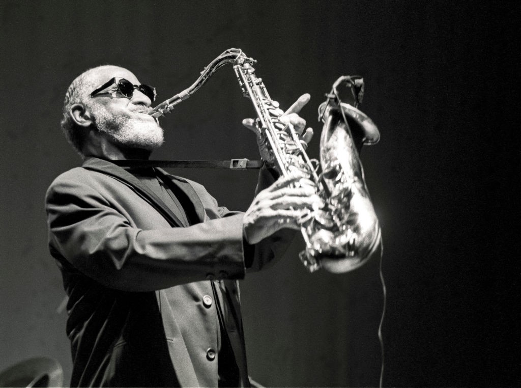 Morre Sonny Rollins, astro do jazz e ‘Colosso do Saxofone’, aos 95 anos